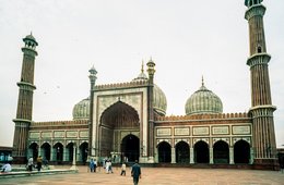 Architecture-mogole;-Delhi;-Dômes;-Façade;-Grès-rouge;-Inde;-Islam;-Jama-Masjid;-Kaleidos;-Kaleidos-images;-La-parole-à-limage;-Marbre;-Minarets;-Mosquée;-Patrimoine;-Salle-de-prière;-Shah-Jahan;-Shahjahanabad;-Stories-Pictures;-Tarek-Charara;-Vieux-Delhi